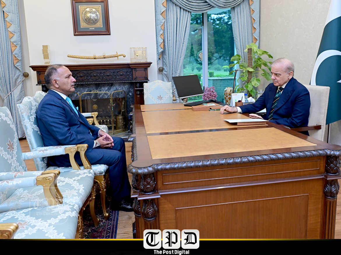 بارشوں کے دوران رابطہ سڑکوں اور پلوں پر ٹریفک رواں رکھی جائے، عوام کو امداد و ریلیف کی فراہمی کیلئے تمام وسائل بروئے کار لائے جائیں: شہباز شریف