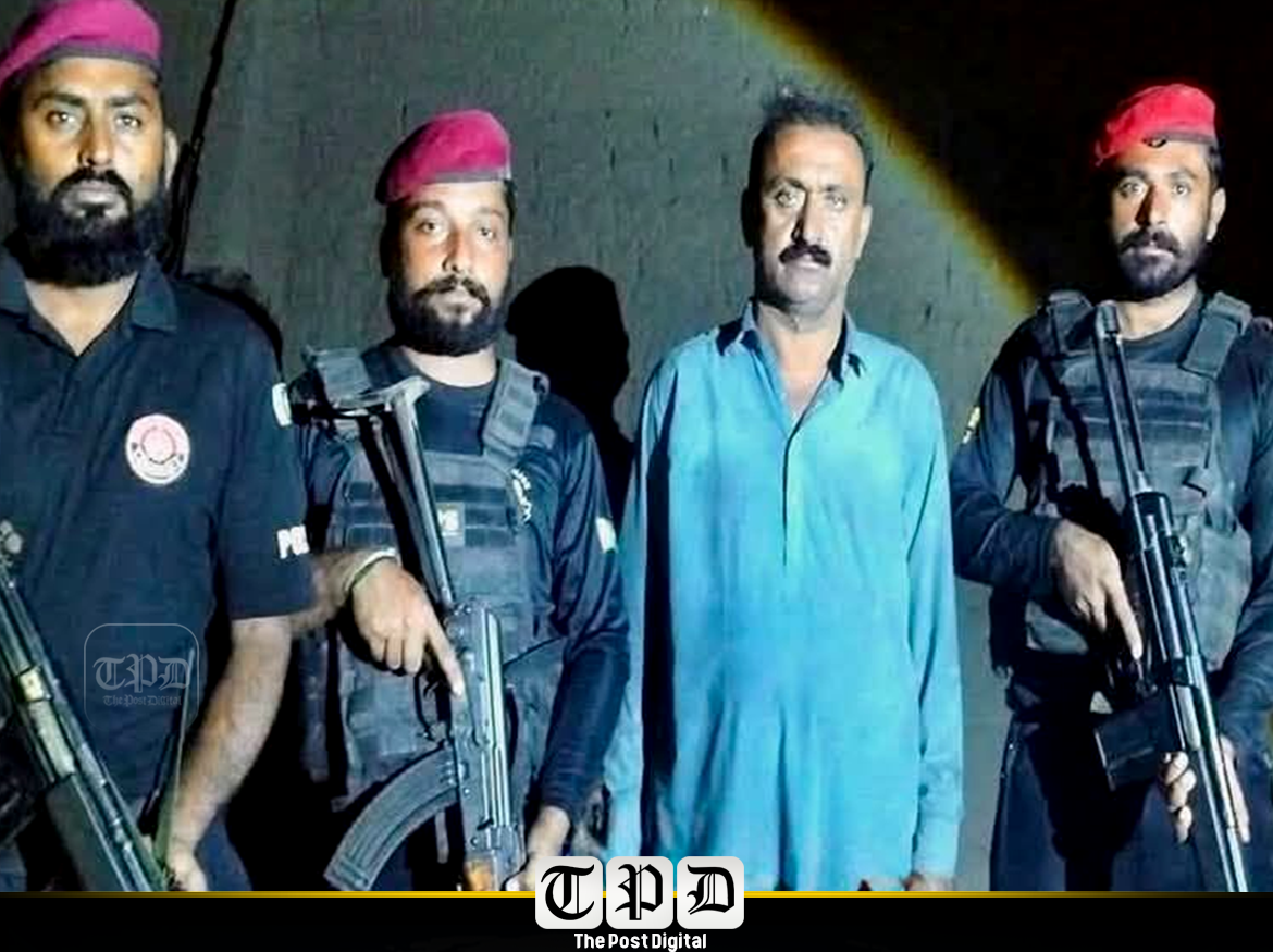 ایس ایس پی سکھر احمد چودھری صحافی کو شکارپور سے سکھر لائے، ضروری کارروائی کے بعد عظیم سیال گھوٹکی روانہ