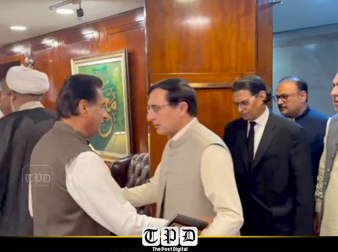 حکومتی اور اپوزیشن وفود کی اسپیکر چیمبر میں اہم بیٹھک، لانگ مارچ اور خیبرپختونخوا کی صورتحال زیرِ بحث، فریقین آج نتیجہ نکالنے کیلئے پُرامید