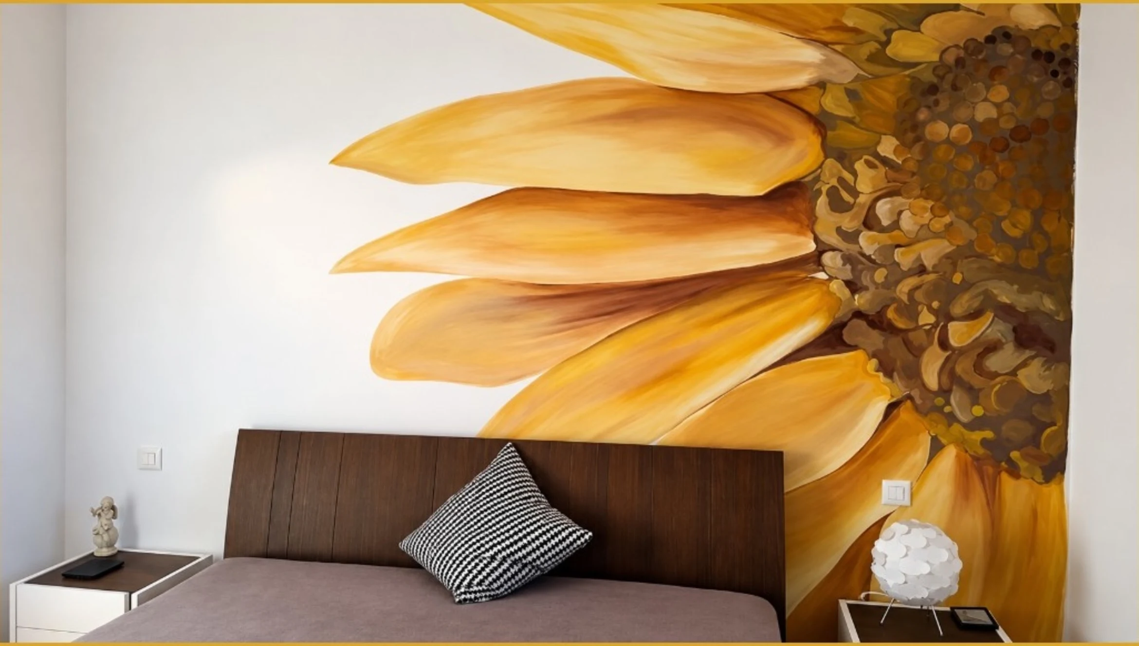 Murale con un girasole dipinto a mano