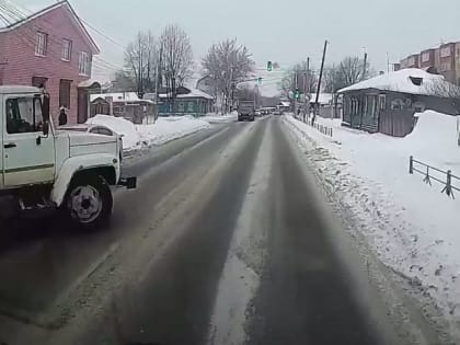 В Ярославле произошла авария с молоковозом