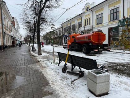 В Ярославле обещают устранить скользкость на дорогах и тротуарах