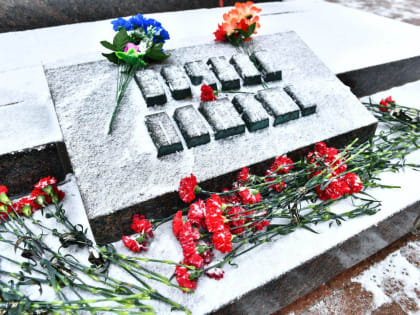 Ярославцы приняли участие в памятном митинге на воинском мемориальном кладбище