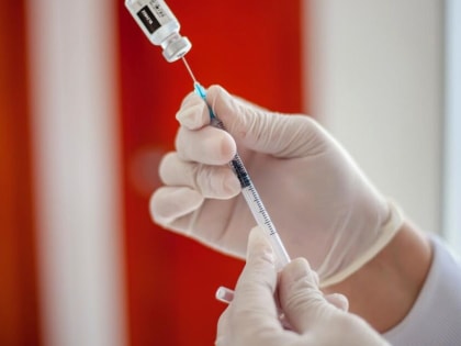 Коронавирус возвращается: в России могут возобновить активную вакцинацию против COVID-19