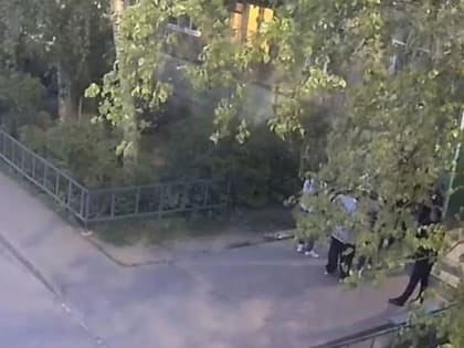 В Ярославской области из окна шестого этажа выпала 38-летняя женщина