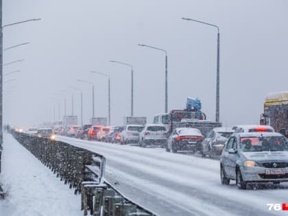 «Продам айфон»: о чем ярославские водители болтают во время коллапса