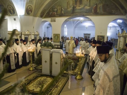 ВЕЛИКАЯ ВЕЧЕРНЯ НА ПРАЗДНИК РОЖДЕСТВА ХРИСТОВА В КАЗАНСКОМ ЖЕНСКОМ МОНАСТЫРЕ