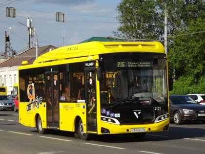 Михаил Евраев потребовал за неделю решить проблему недостатка водителей ярославских автобусов