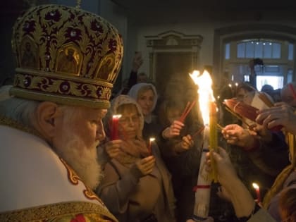 В Ярославле встретили Благодатный огонь