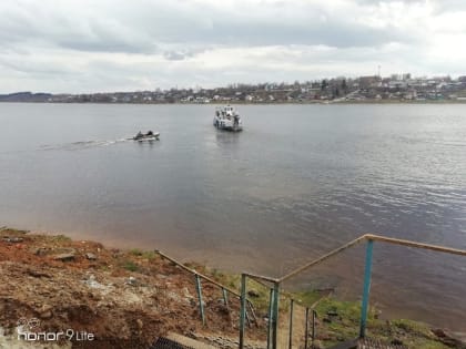 На Волге в Тутаеве теплоход сел на мель