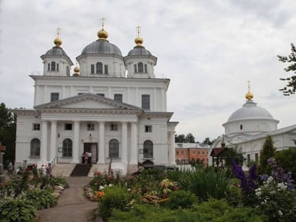 В КАЗАНСКОМ ЖЕНСКОМ МОНАСТЫРЕ ВСТРЕТИЛИ ПРАЗДНИК ПОКРОВА