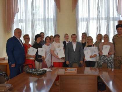 Благодарственные письма сенатора РФ волонтерам за поддержку российского воинства