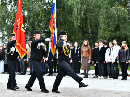 Ярославские школьники приступили к несению Почётного караула