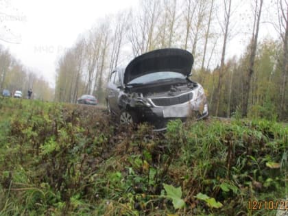 В Ростовском районе иномарка налетела на тросовое ограждение