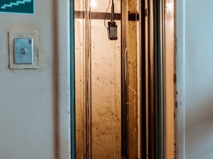 В Ярославле мужчина погиб при ремонте лифта в доме на Доброхотова