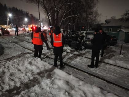 Пострадавшая в ДТП с поездом женщина находится в тяжелом состоянии