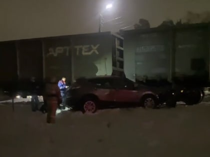 В Ярославле товарный поезд протаранил «Ниссан»