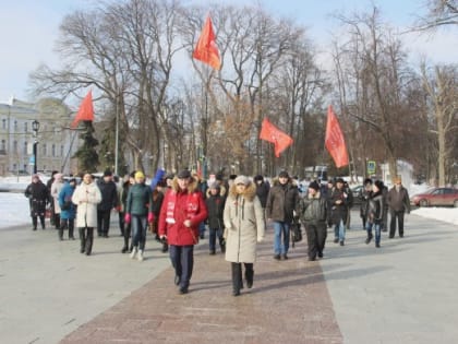 Народ и армия едины! Коммунисты возложили цветы к Вечному огню