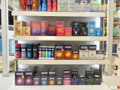 Санкции ударили по интимной жизни. Эксперты — о причинах и последствиях роста цен на презервативы