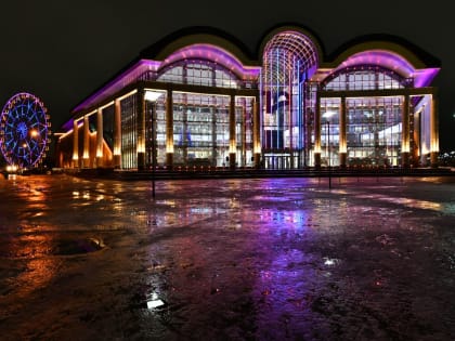 Концертно-зрелищный центр «Миллениум» в Ярославле украсили архитектурной подсветкой