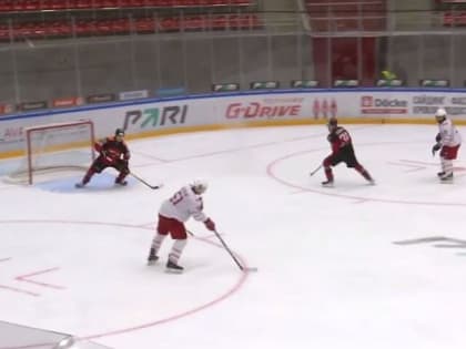 Молодежная хоккейная команда «Локо-76» обыграла «Омских Ястребов»
