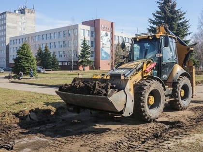 На проспекте Серова возобновили ремонт тротуара