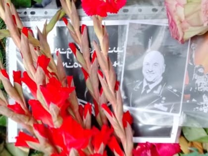 СУРОВИКИН НА МОГИЛЕ ПРИГОЖИНА