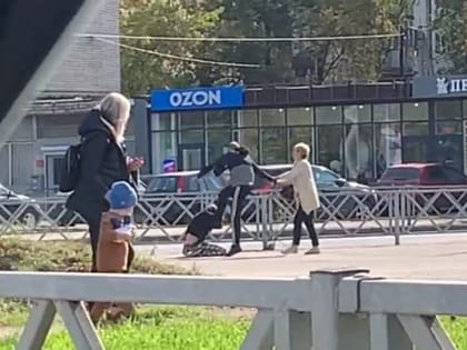 Ногами по голове: в Ярославле мужчина на улице избил подростка