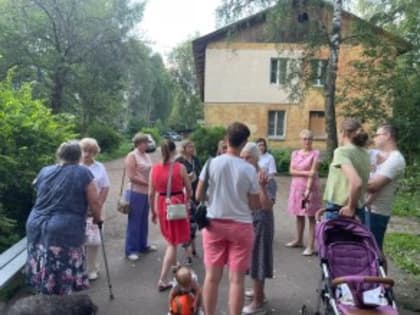 Елена Кузнецова помогает ускорить проведение косметического ремонта в подъезде после пожара