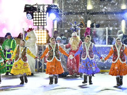 На главной площади Ярославля открылся каток