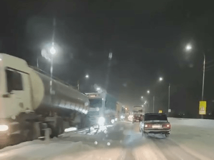 «Не суйтесь туда»: ярославская ЮЗОД продолжает оставаться непроездной