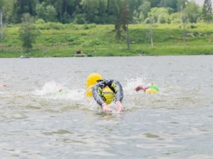 В Брейтовском районе открылись соревнования по плаванию на открытой воде «Ветрено – 2022»