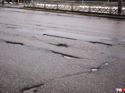 Житель Ярославской области отсудил у администрации больше 100 тысяч рублей за яму на дороге