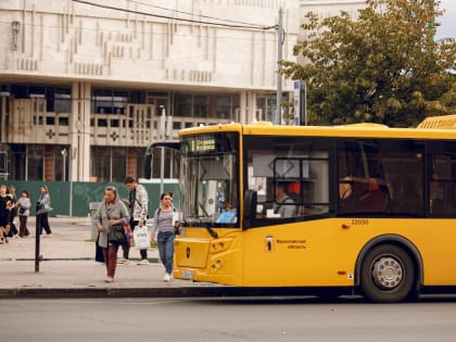 Как автолюбителям вести себя на автобусных остановках и не мешать движению общественного транспорта