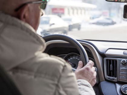 «Все действия должны быть быстрыми»: ярославских автомобилистов предупредили о гололеде и заносах