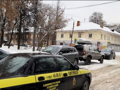 Закупленная Правительством Ярославской области система автофиксации выявила первых нарушителей. Ими оказались собственники зданий, не убирающие наледь с крыш