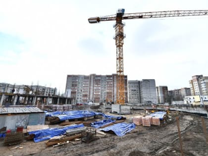 Жители дома рядом со строящейся школой в Ярославле просят помощи у губернатора