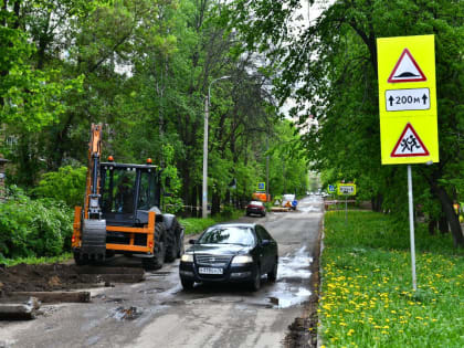 Артём Молчанов проверил ход работ на двух дорожных объектах