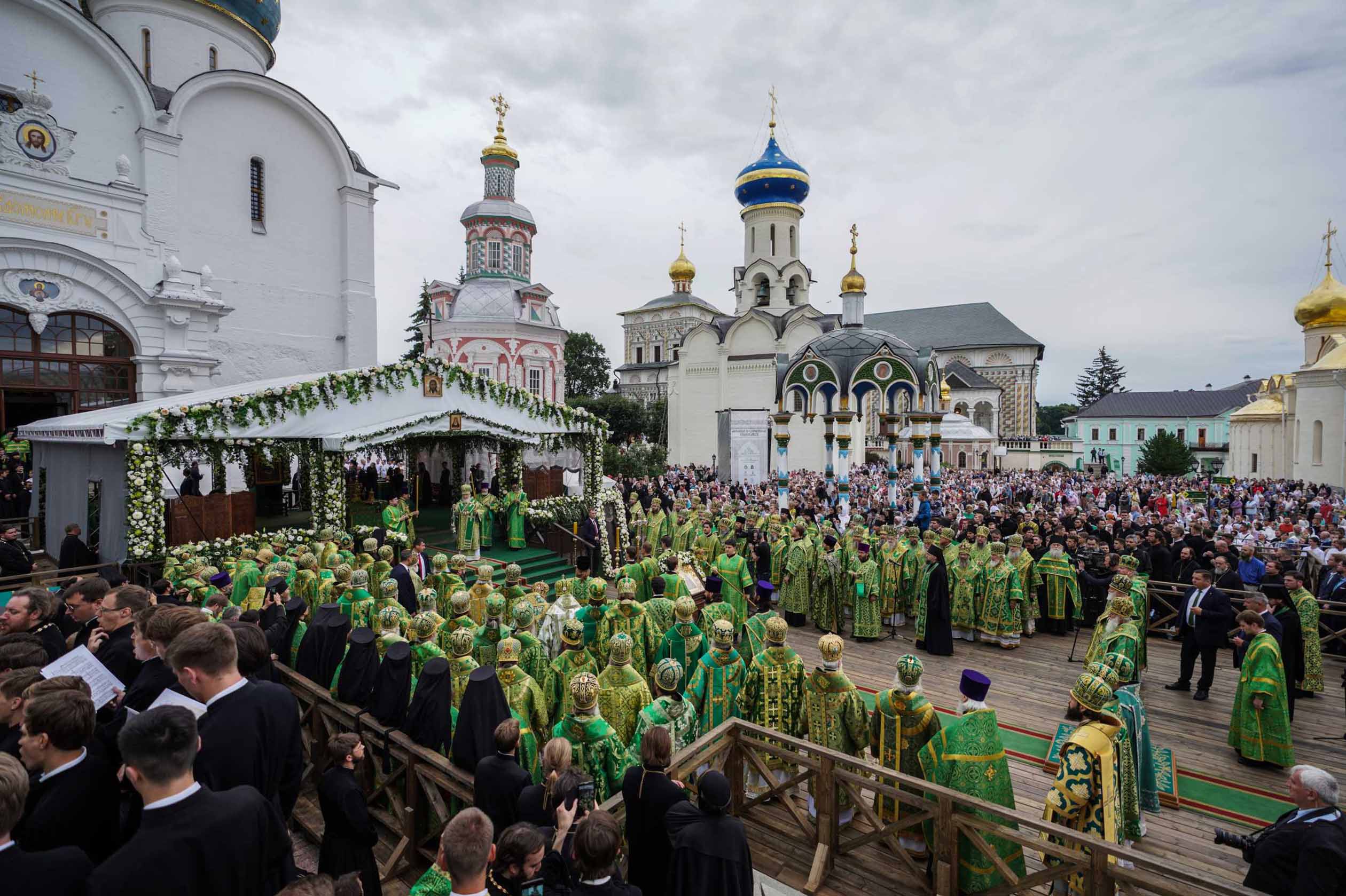 Лавру открыли