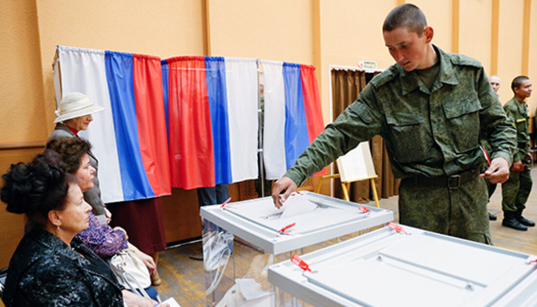 Можно ли делать фото на избирательном участке. Голосование военнослужащих. Голосование в воинских частях. Военнослужащие голосуют. Избирательный участки военные.