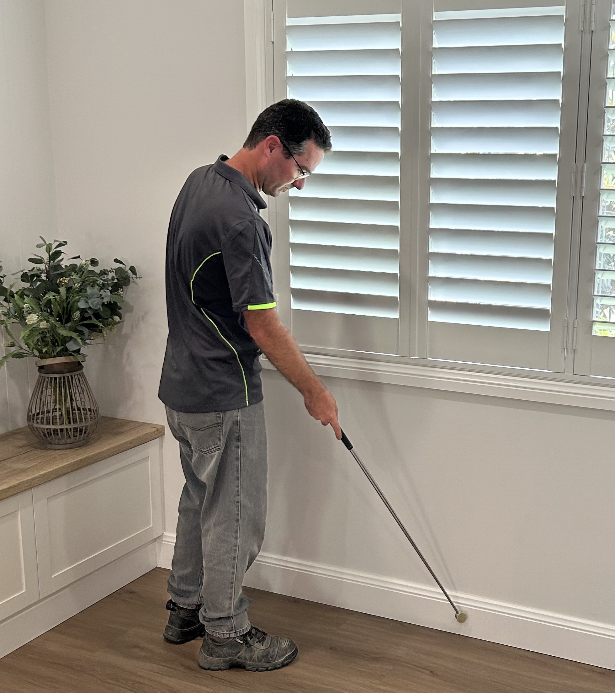 Termite inspection sound tapping