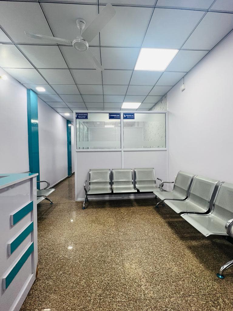 Dr. Praveen Kumar- Best General Physician In Greater Noida | Om Health Care Center thumbnail 2