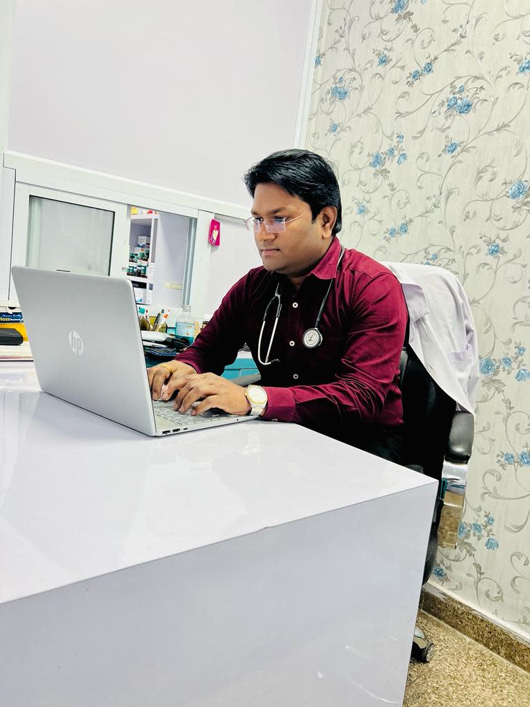 Dr. Praveen Kumar- Best General Physician In Greater Noida | Om Health Care Center photo 5