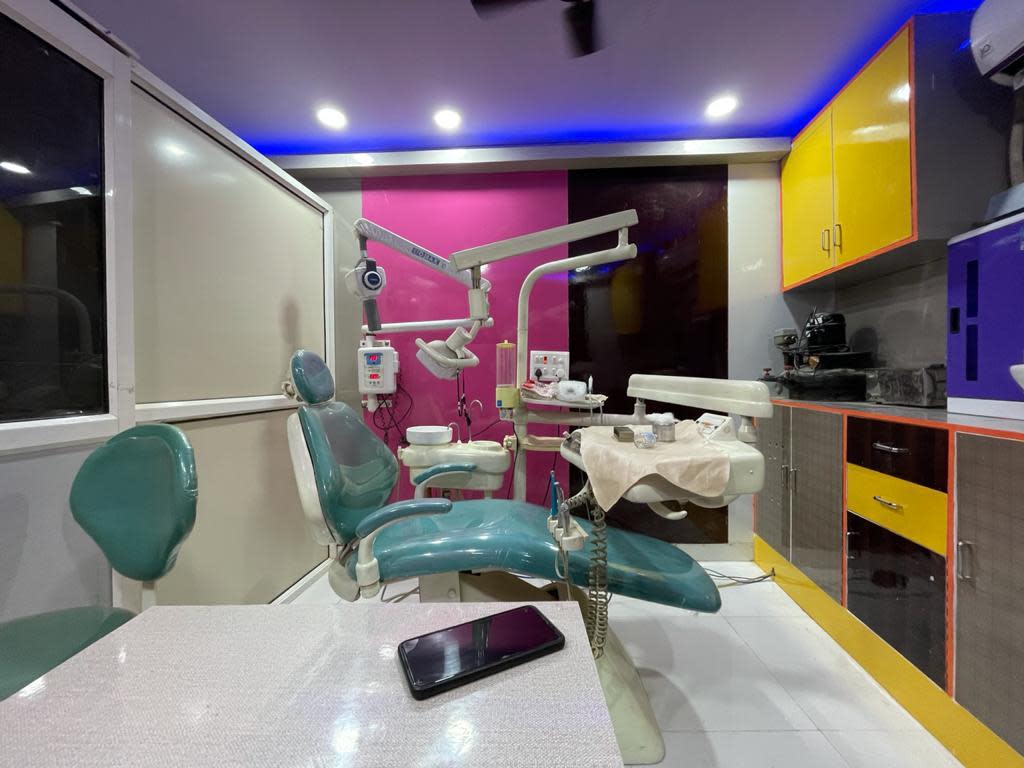 Caps N Crown Dental Clinic thumbnail 2