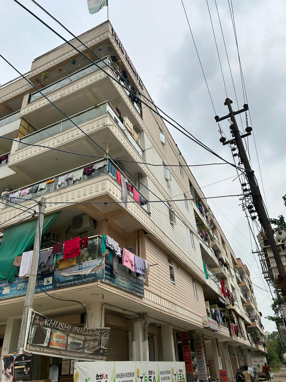 MAHESHWARi Property Dealer thumbnail 3