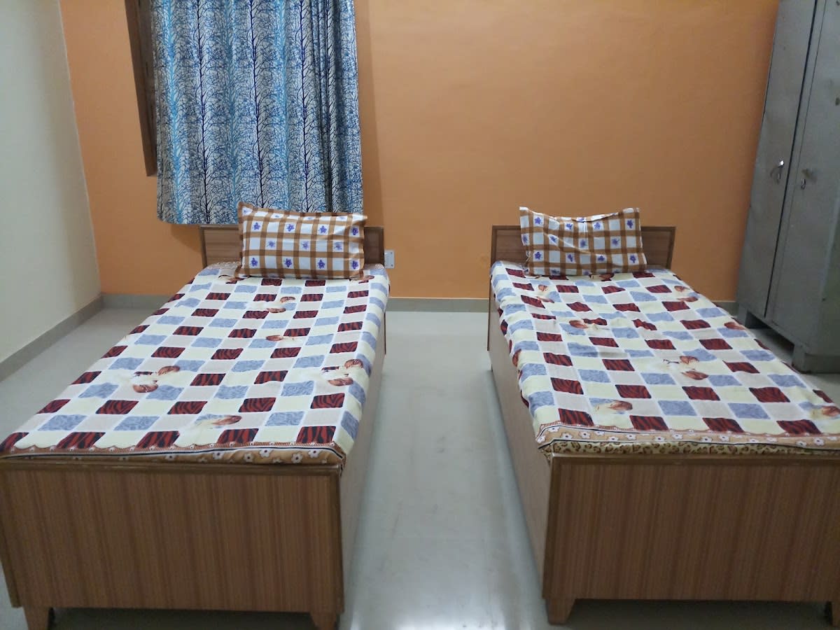 Maruti Paying Guests & Hostel - Greater Noida thumbnail 2