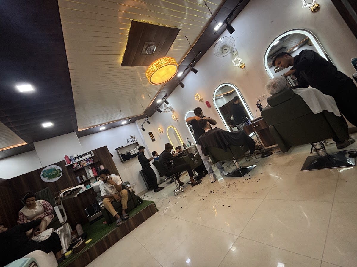 SugarHugsStudio(Unisex Salon)Hair,Beauty Nd Makup thumbnail 3