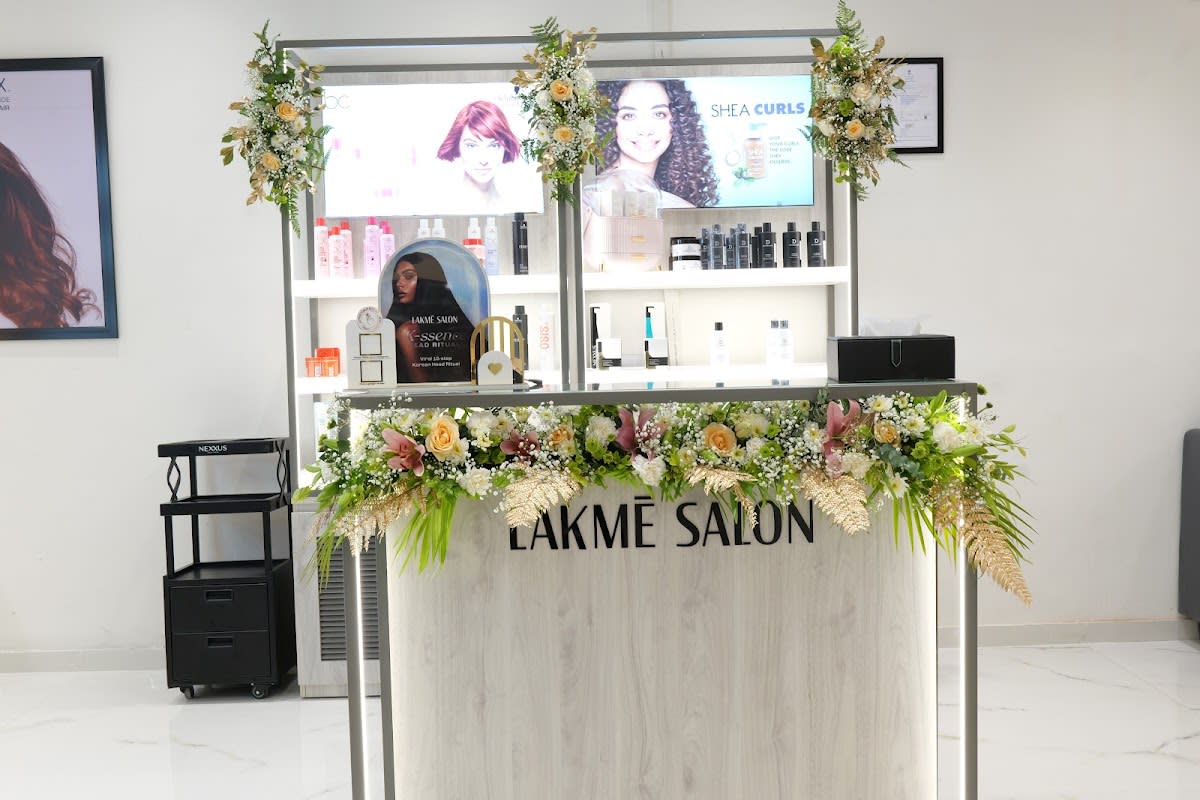 Lakme Salon, Omaxe Cannaught Place, Greater Noida thumbnail 3