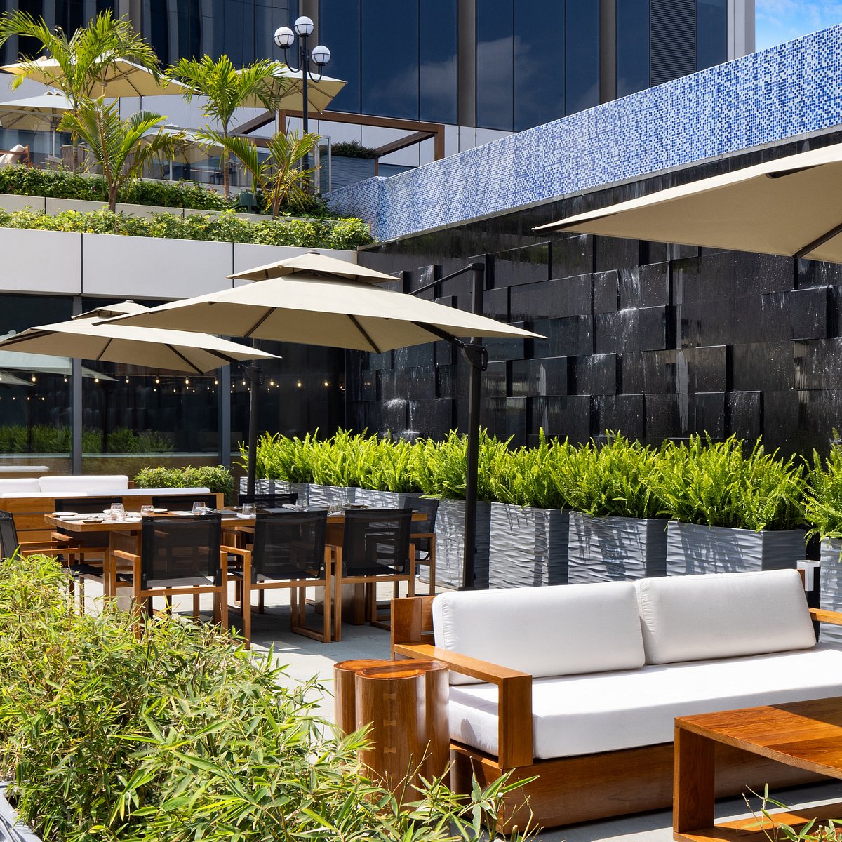 Myna Restaurant Hero