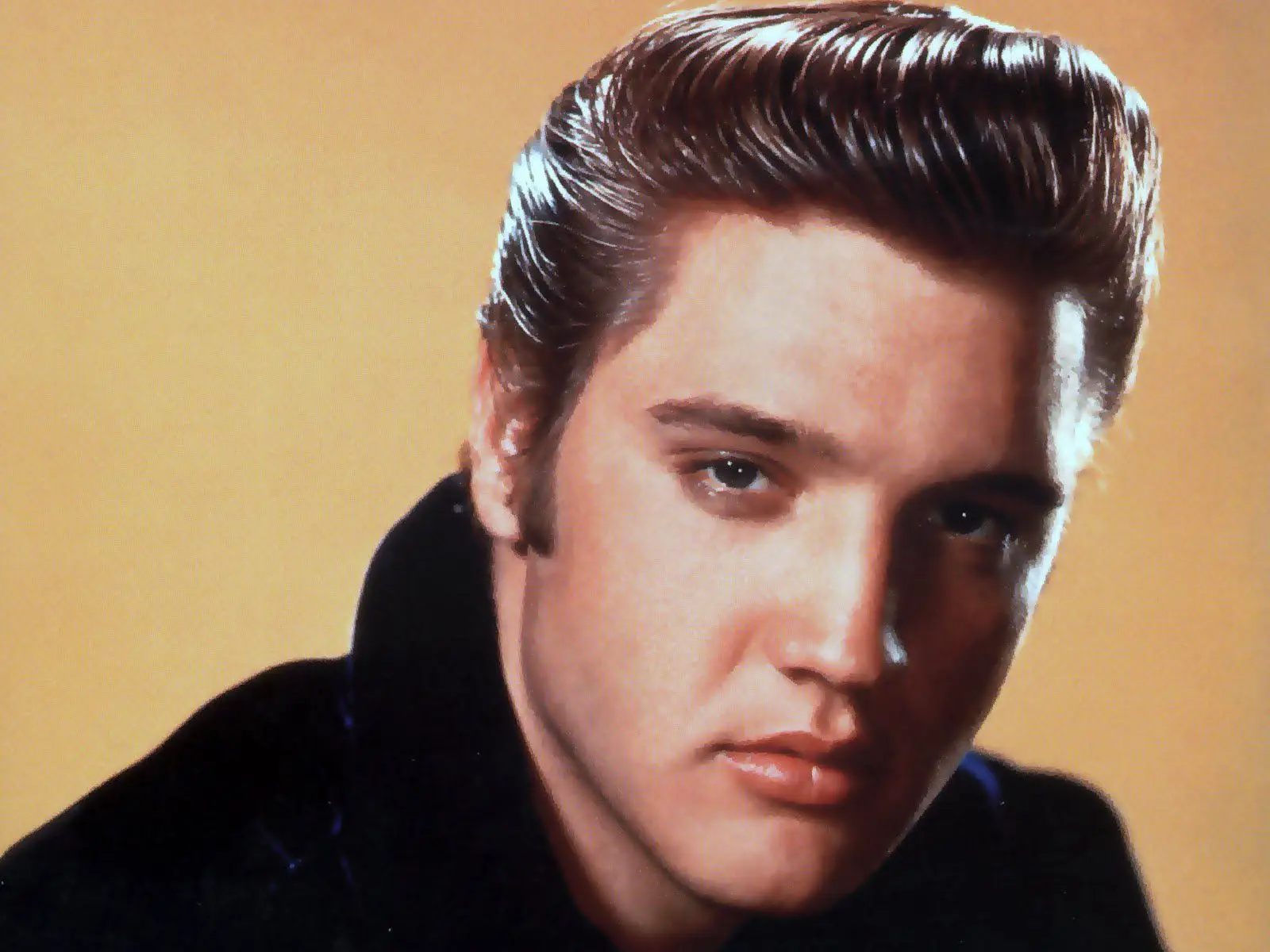 The Fascinating Life Story of Elvis Presley A Must-Watch Movie